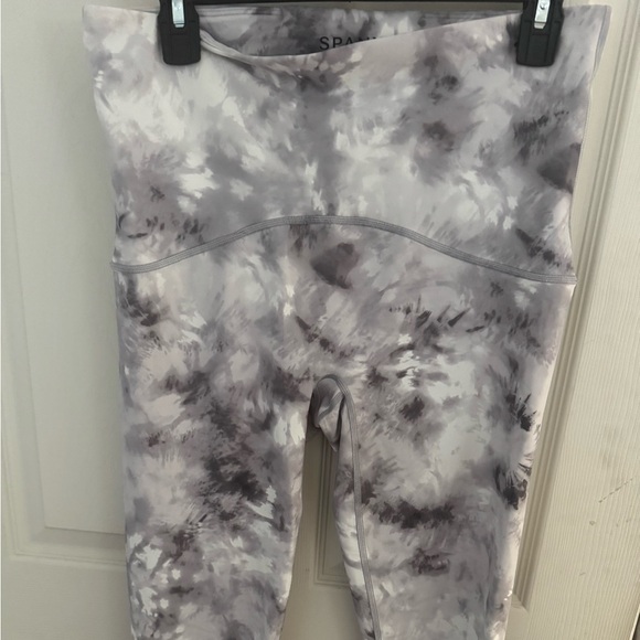 SPANX Booty Boost Active Cloudy Tie Dye Leggings Size XL - Picture 3 of 11